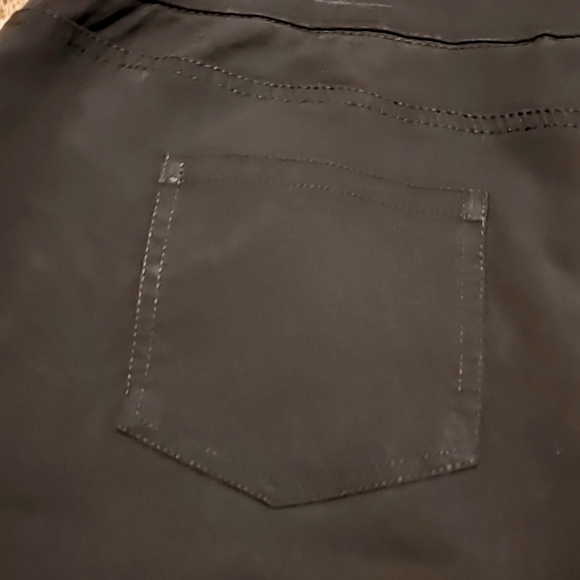 Soft Surroundings black skort size large waist 18 1/2 and length 17 inches - Picture 3 of 7